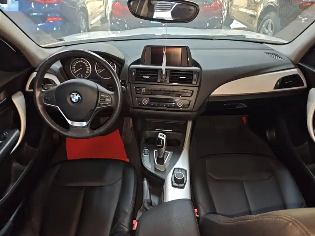 BMW 1 Series (Import) 2013 Facelift 118i Leading Model фото 10