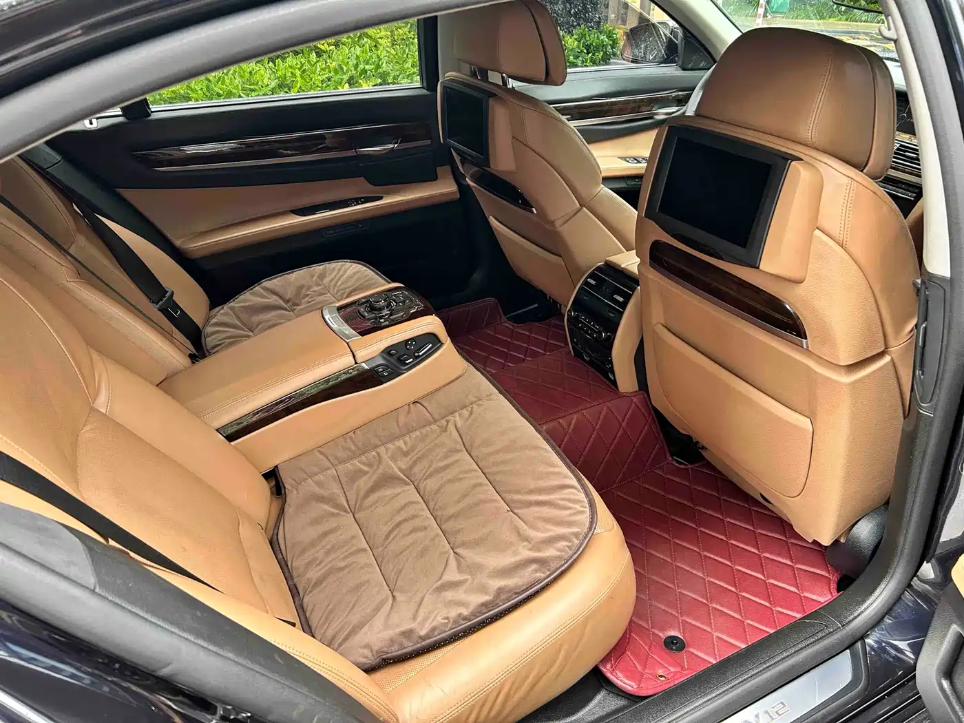 Фото 16 - BMW 7 Series