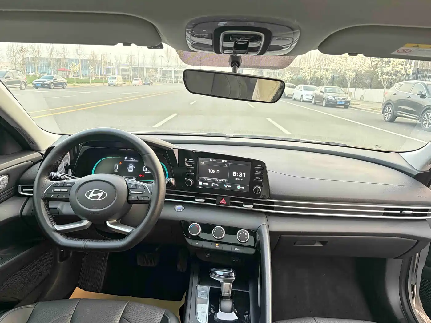Hyundai Elantra 2023 1.5L CVT GLX Elite Edition фото 4