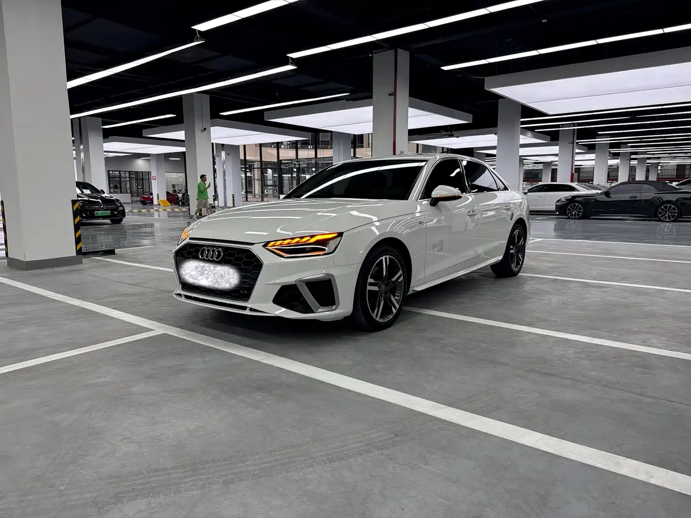 Фото 1 - Audi A4L