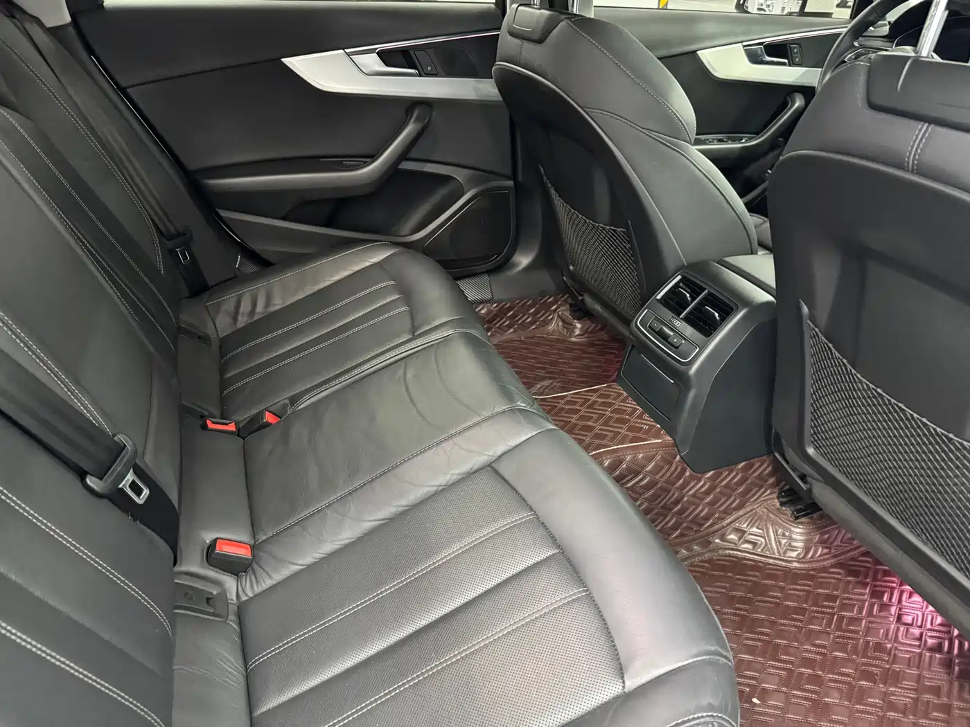 Фото 9 - Audi A4L