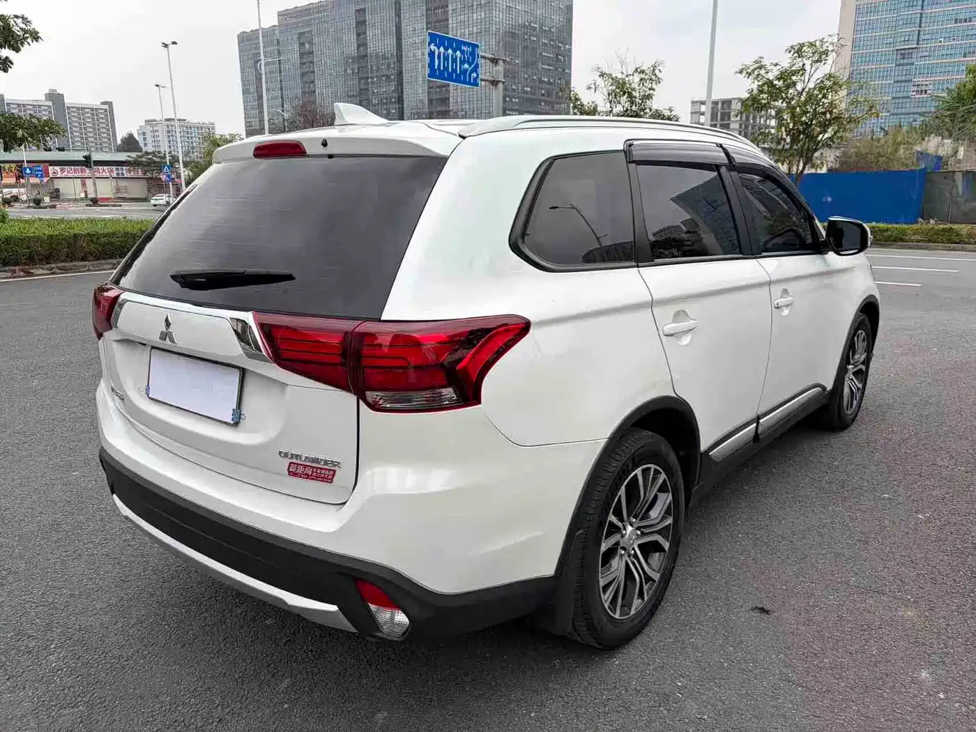 MITSUBISHI OUTLANDER