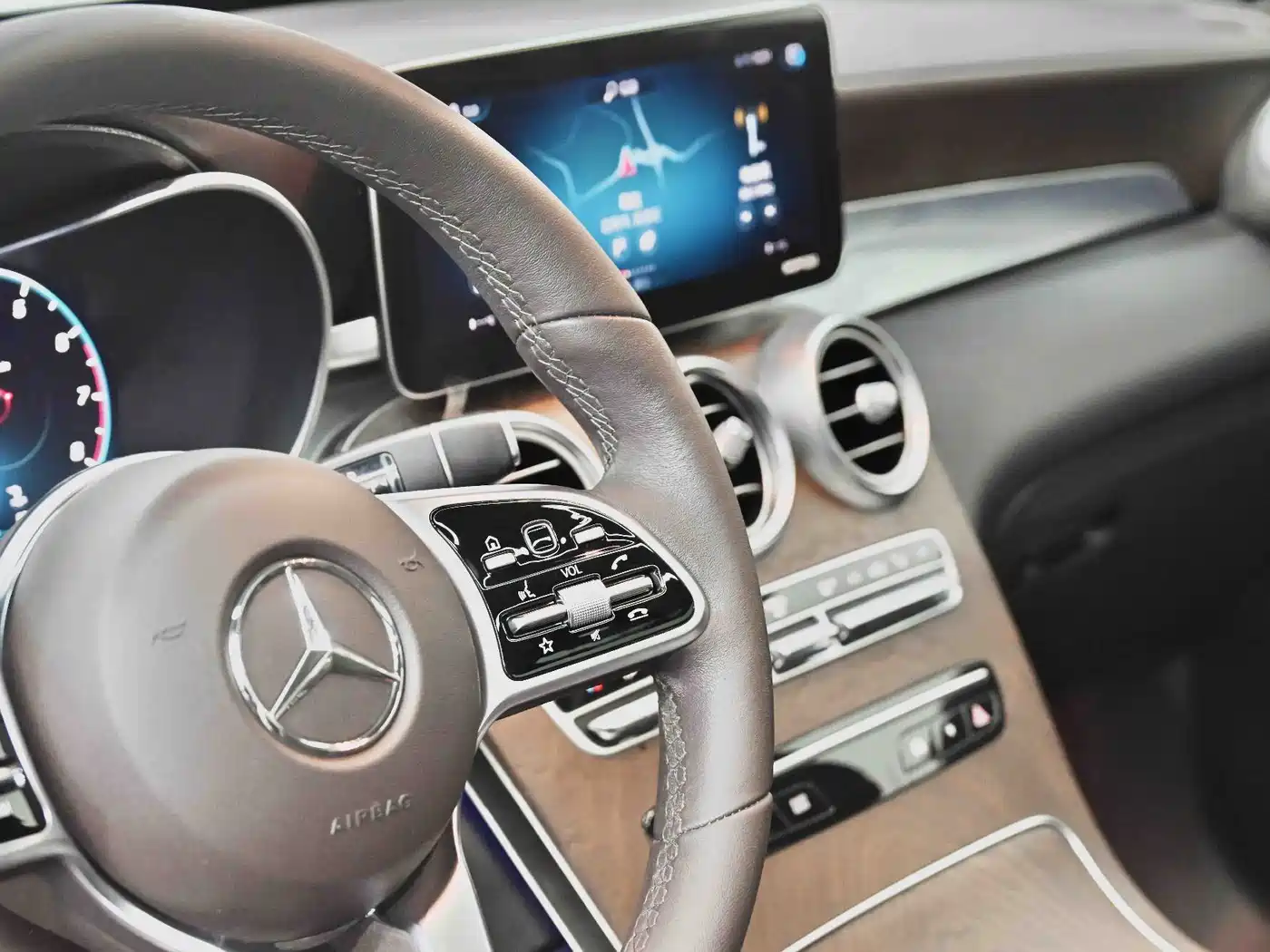 Mercedes-Benz GLC 2020 Facelift GLC 300 L 4MATIC Dynamic фото 12