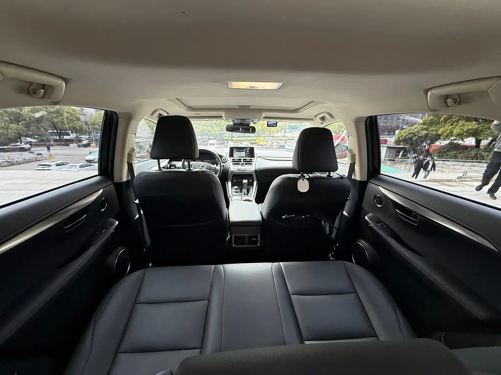 Фото 25 - Lexus NX