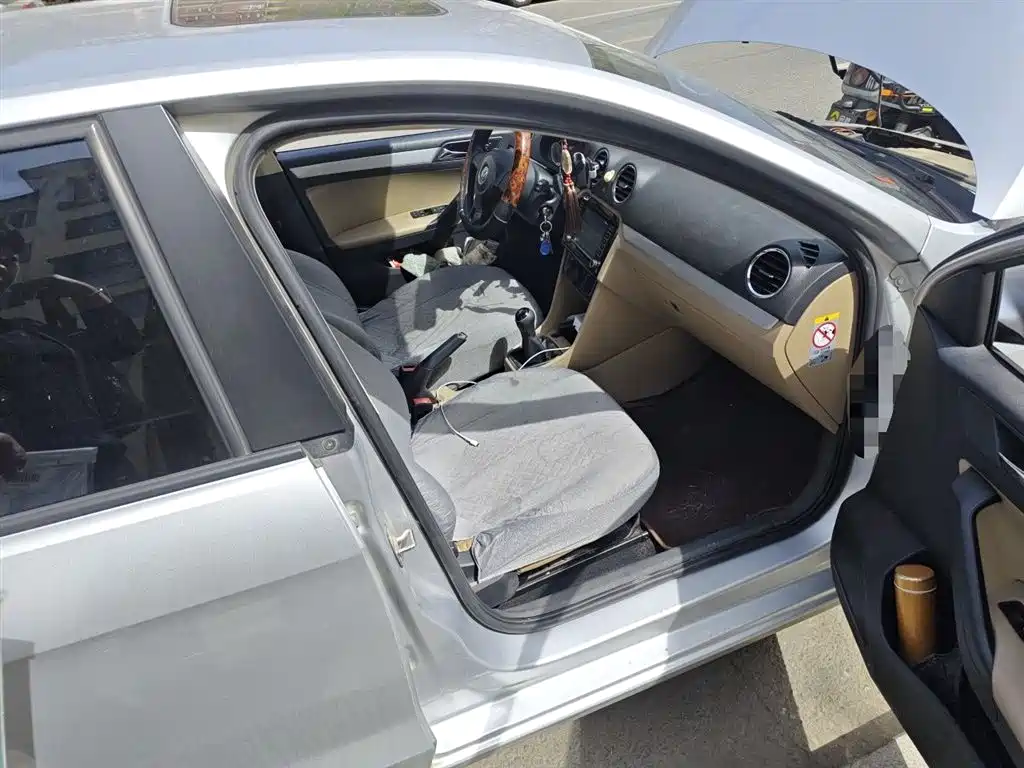 Volkswagen Jetta 2015 1.6L Manual Comfort фото 20
