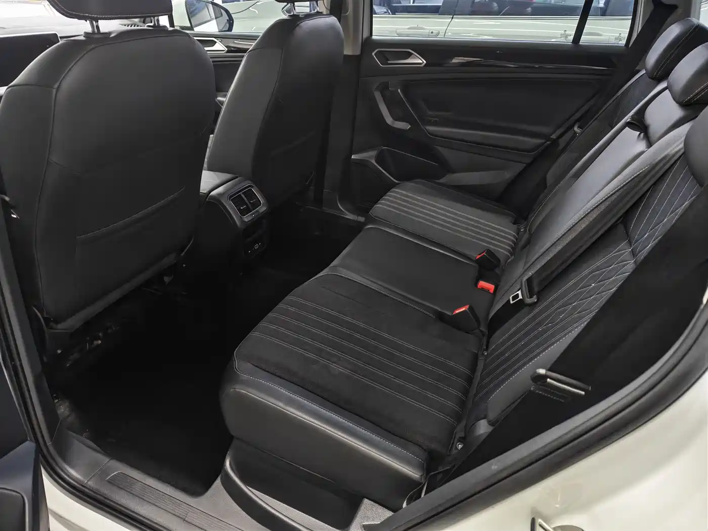Volkswagen Tiguan L 2022 330TSI Automatic 2WD Comfort Edition фото 6