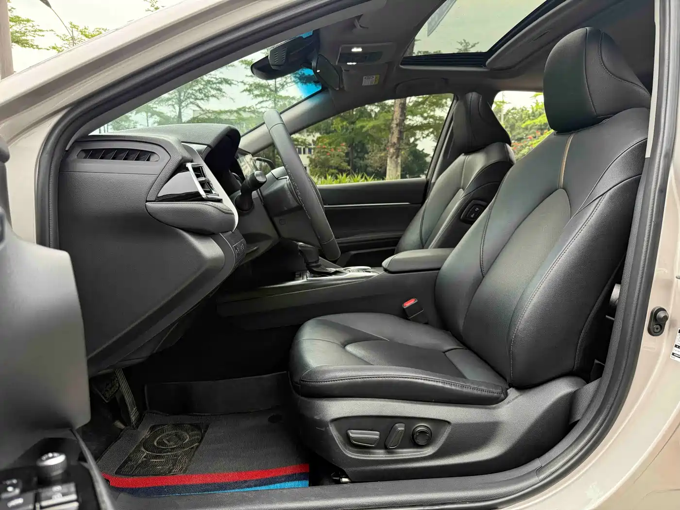 Toyota Camry 2021 Hybrid 2.5HGVP Leading Edition фото 5