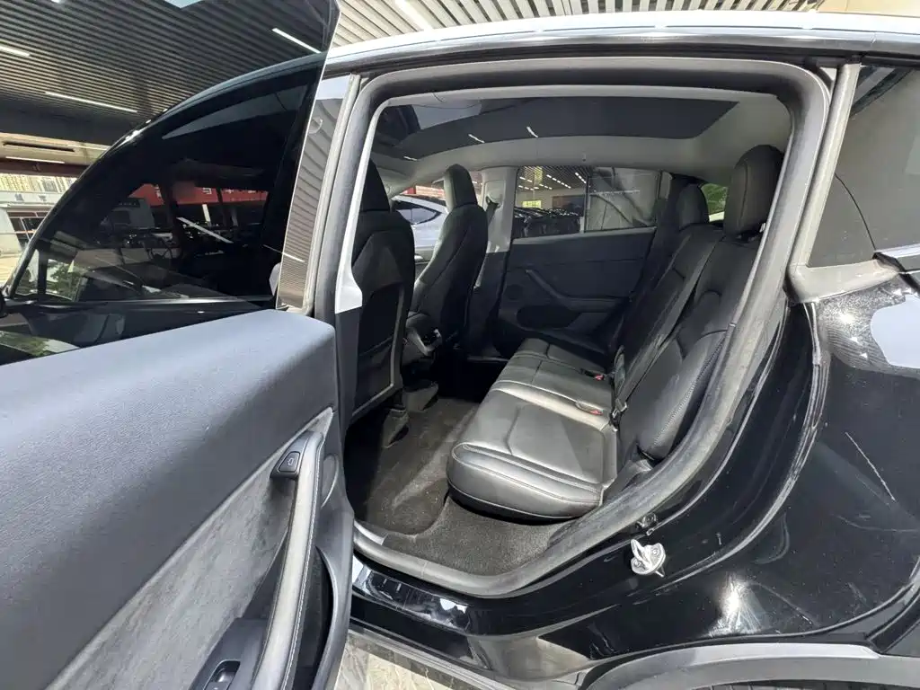 Фото 17 - Tesla Model Y