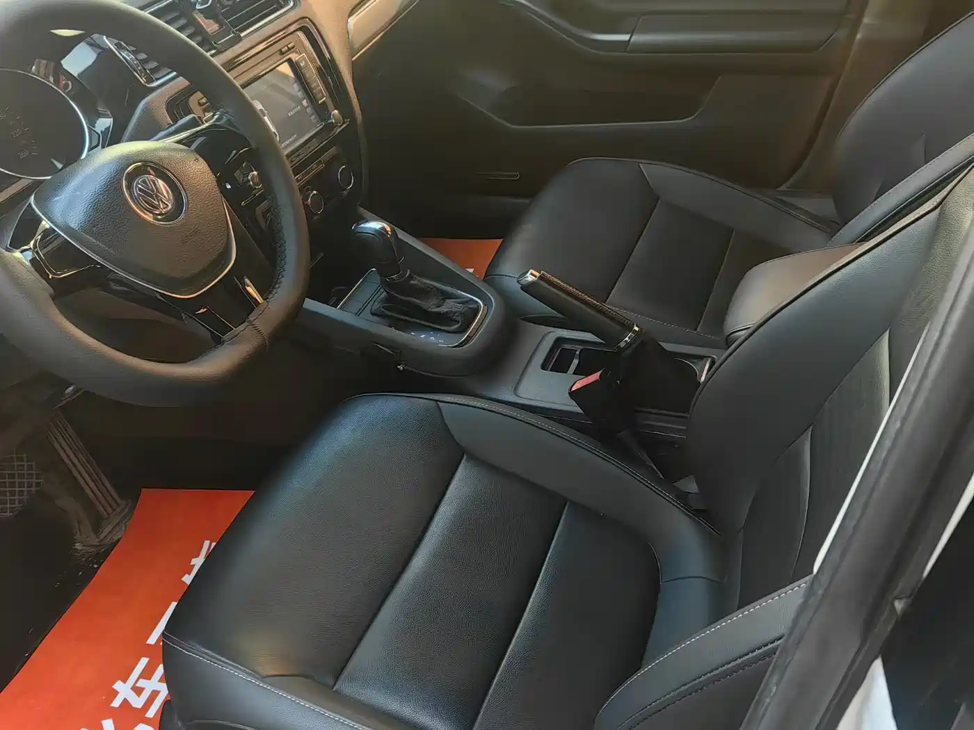 Volkswagen Sagitar 2015 1.6L Automatic Comfort фото 9