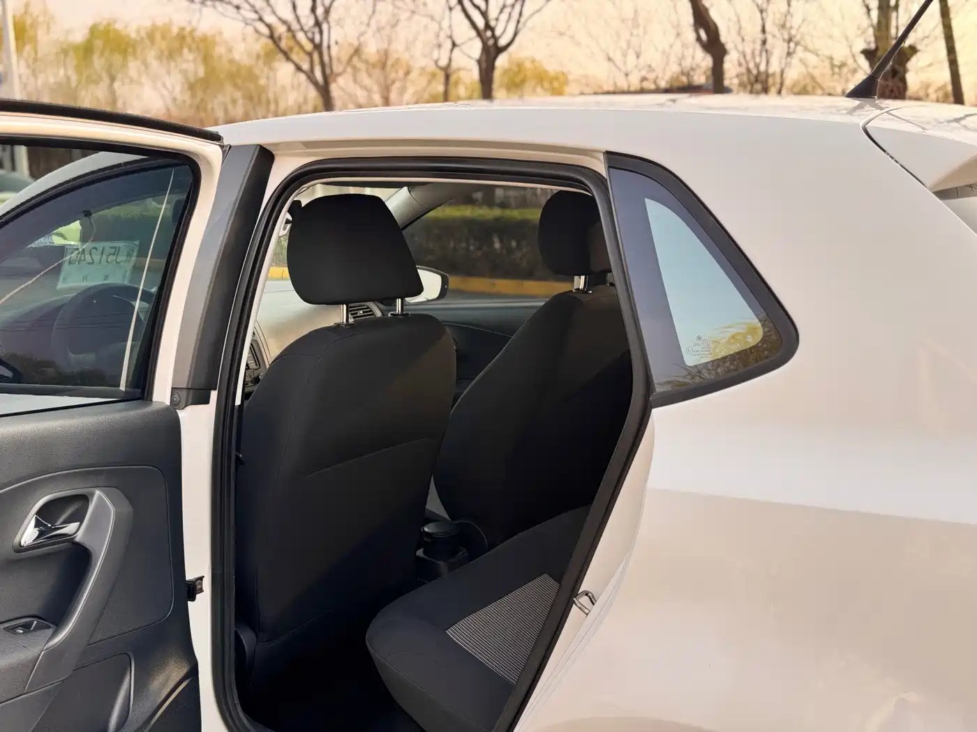 Volkswagen Polo 2014 1.4L Manual Trend Edition фото 13