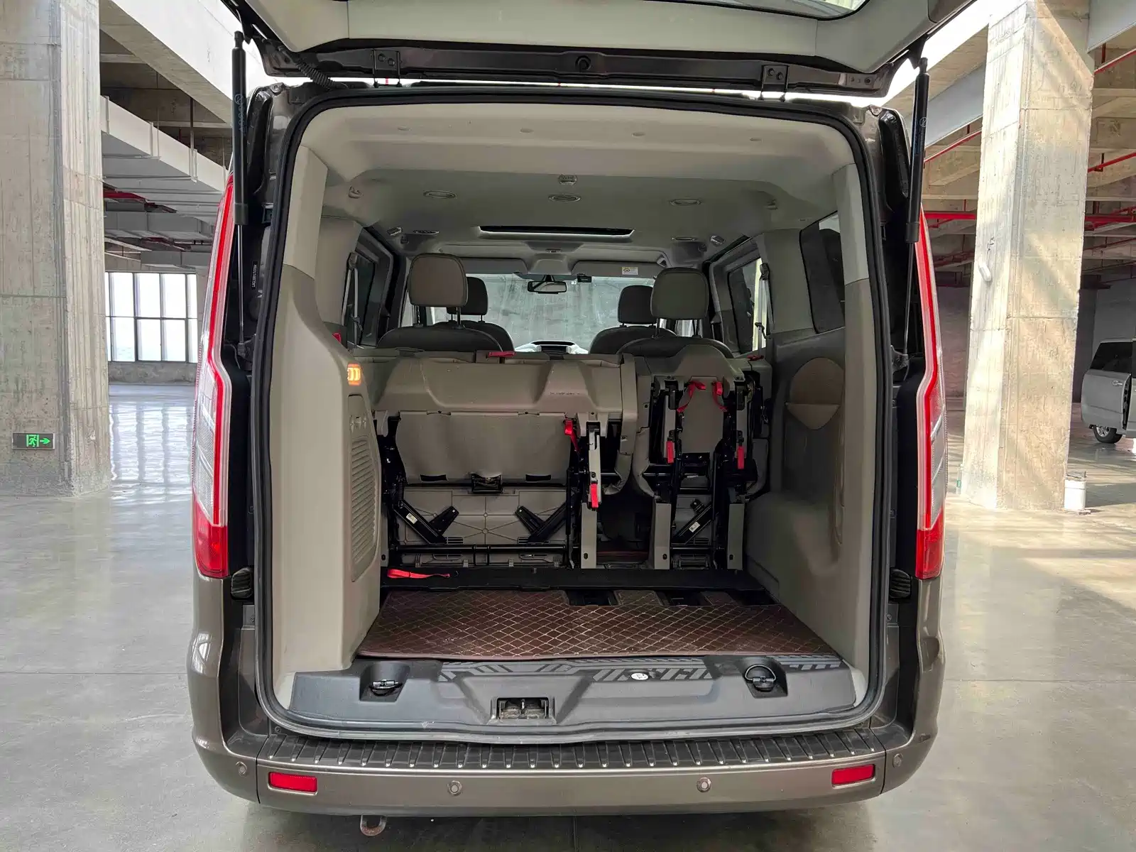 صورة 7 - Ford Tourneo