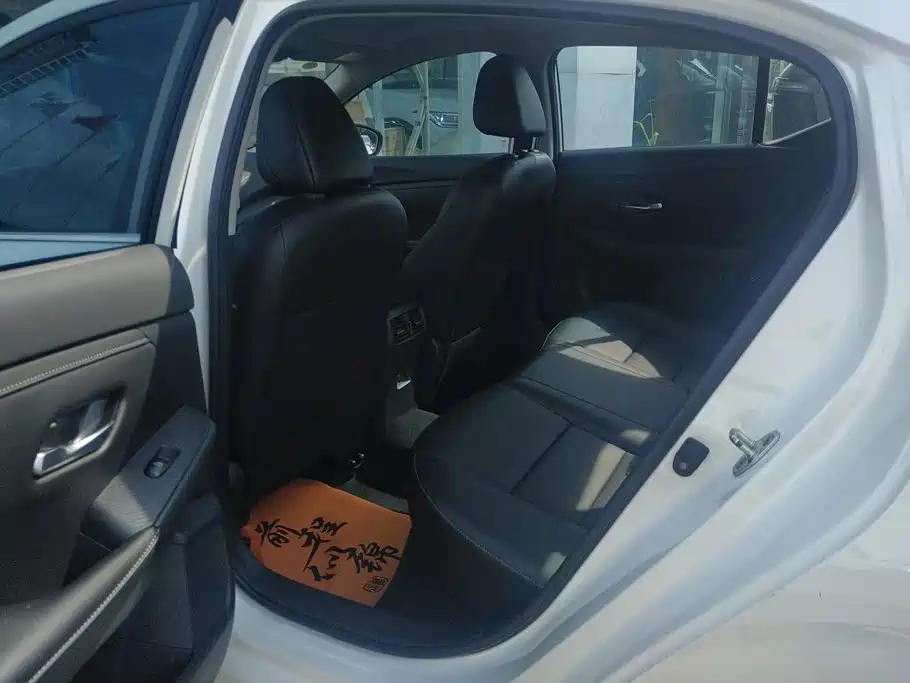 Nissan SYLPHY, миниатюра 11