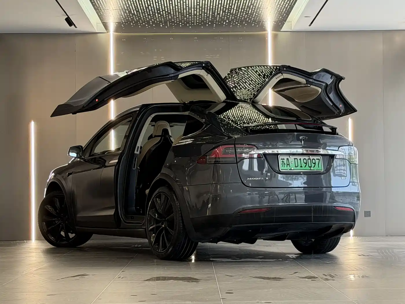 TESLA MODEL X