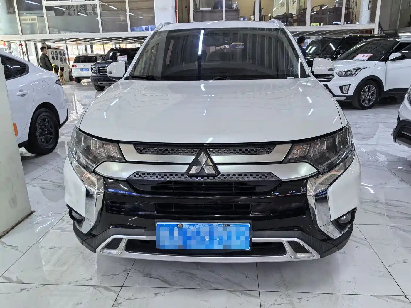 Mitsubishi Outlander 2019 2.4L 4WD Deluxe Edition 5-Seater China VI фото 2