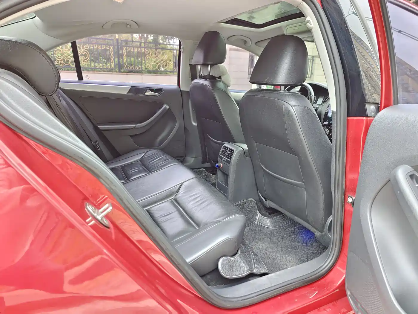 Volkswagen Sagitar 2012 1.4TSI Automatic Luxury фото 11