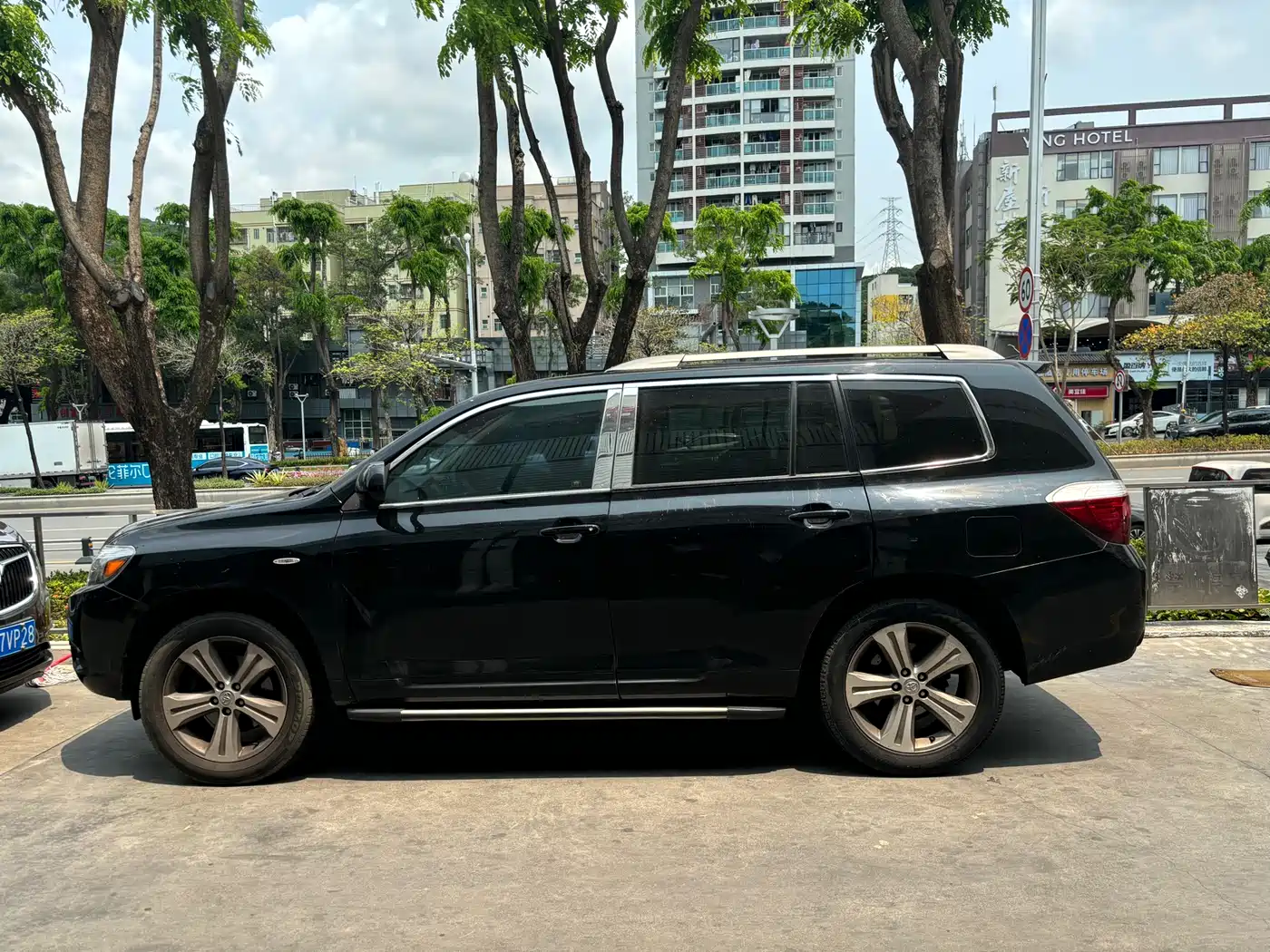 Toyota Highlander 2011 2.7L 2WD 7-seat Elite фото 4
