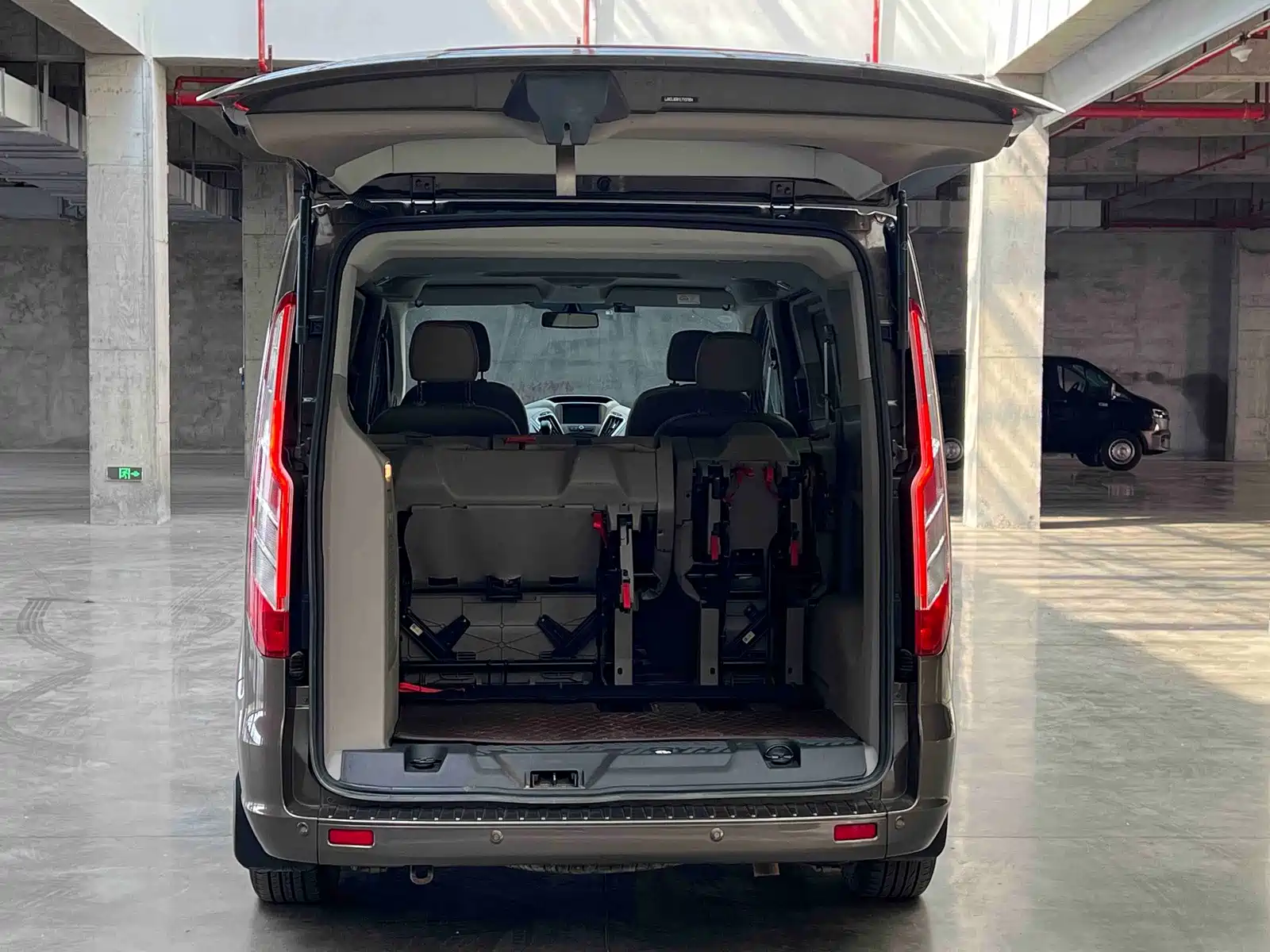صورة 6 - Ford Tourneo