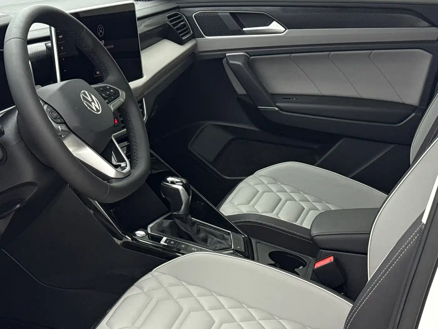 Volkswagen Tayron 2023 280TSI 2WD Luxury Plus Advanced Edition фото 19