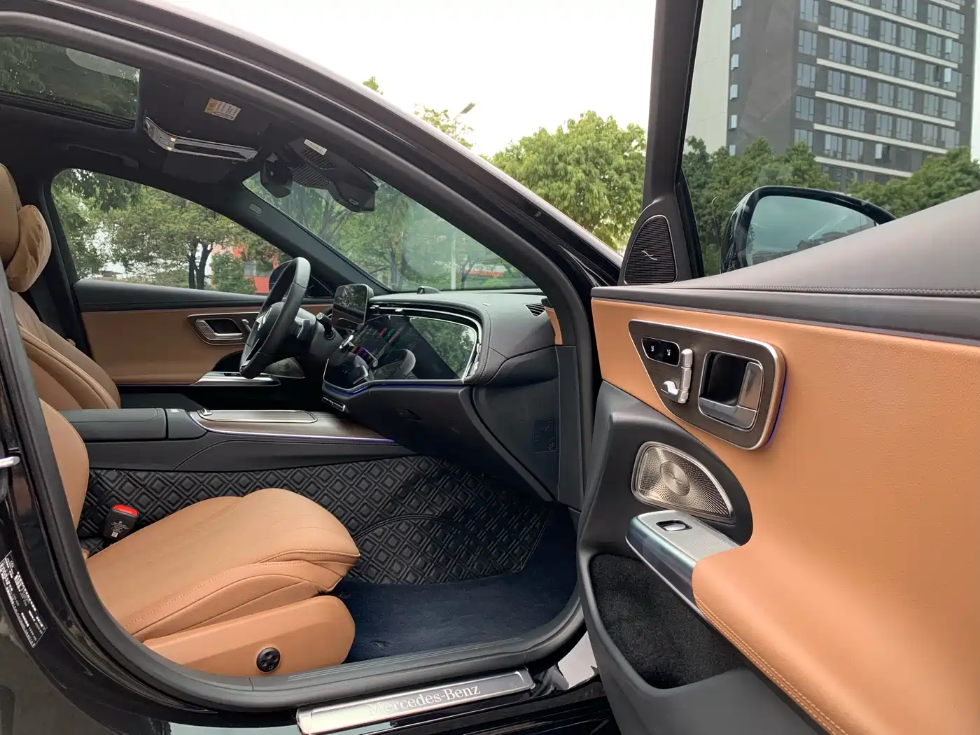 Mercedes-Benz E-Class 2024 Model E 300 L Luxury фото 16