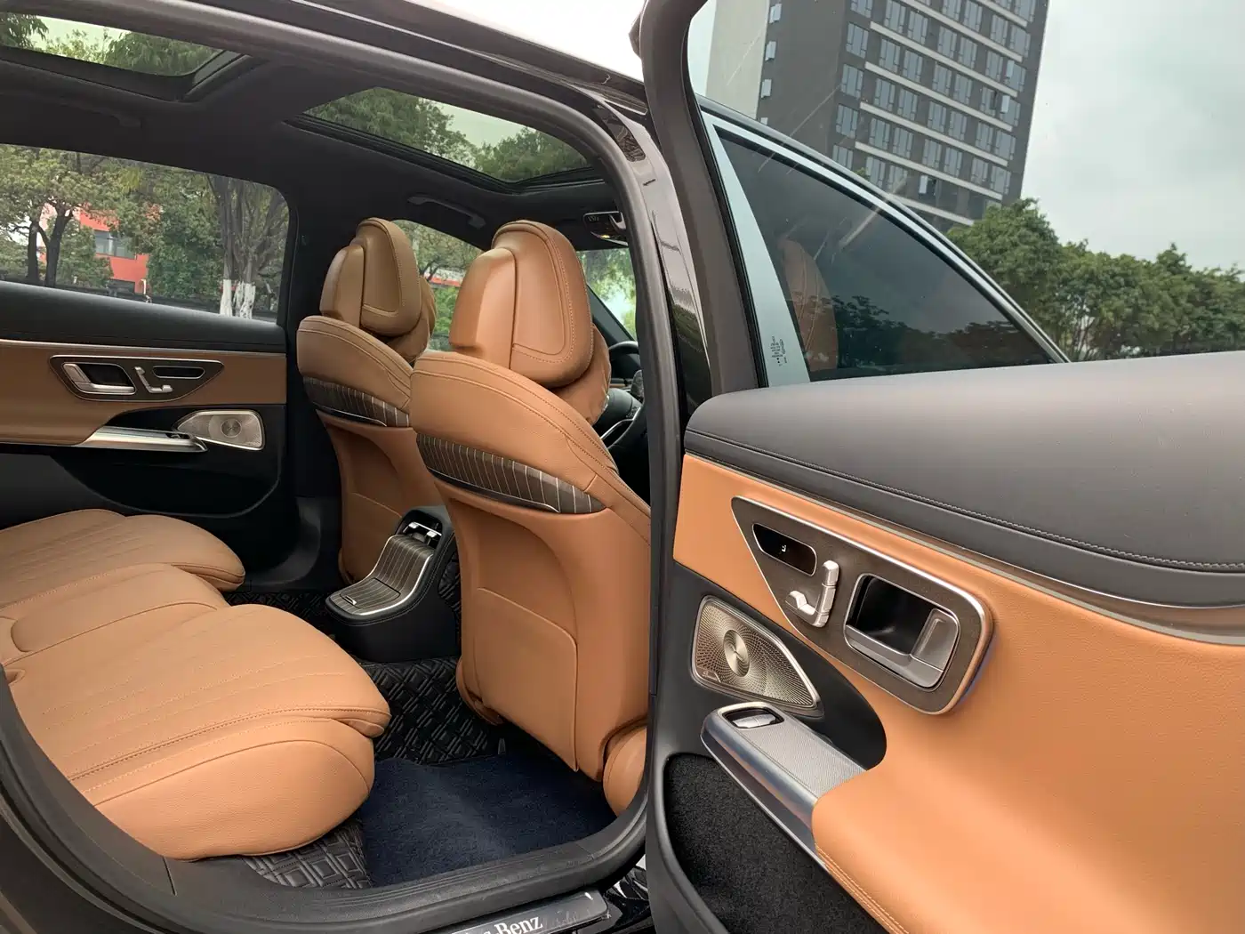 Mercedes-Benz E-Class 2024 Model E 300 L Luxury фото 17