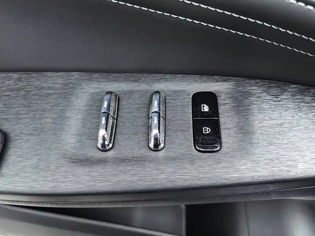 Dongfeng Aeolus Dongfeng Fengshen L7 2026 2025 430 Comfort