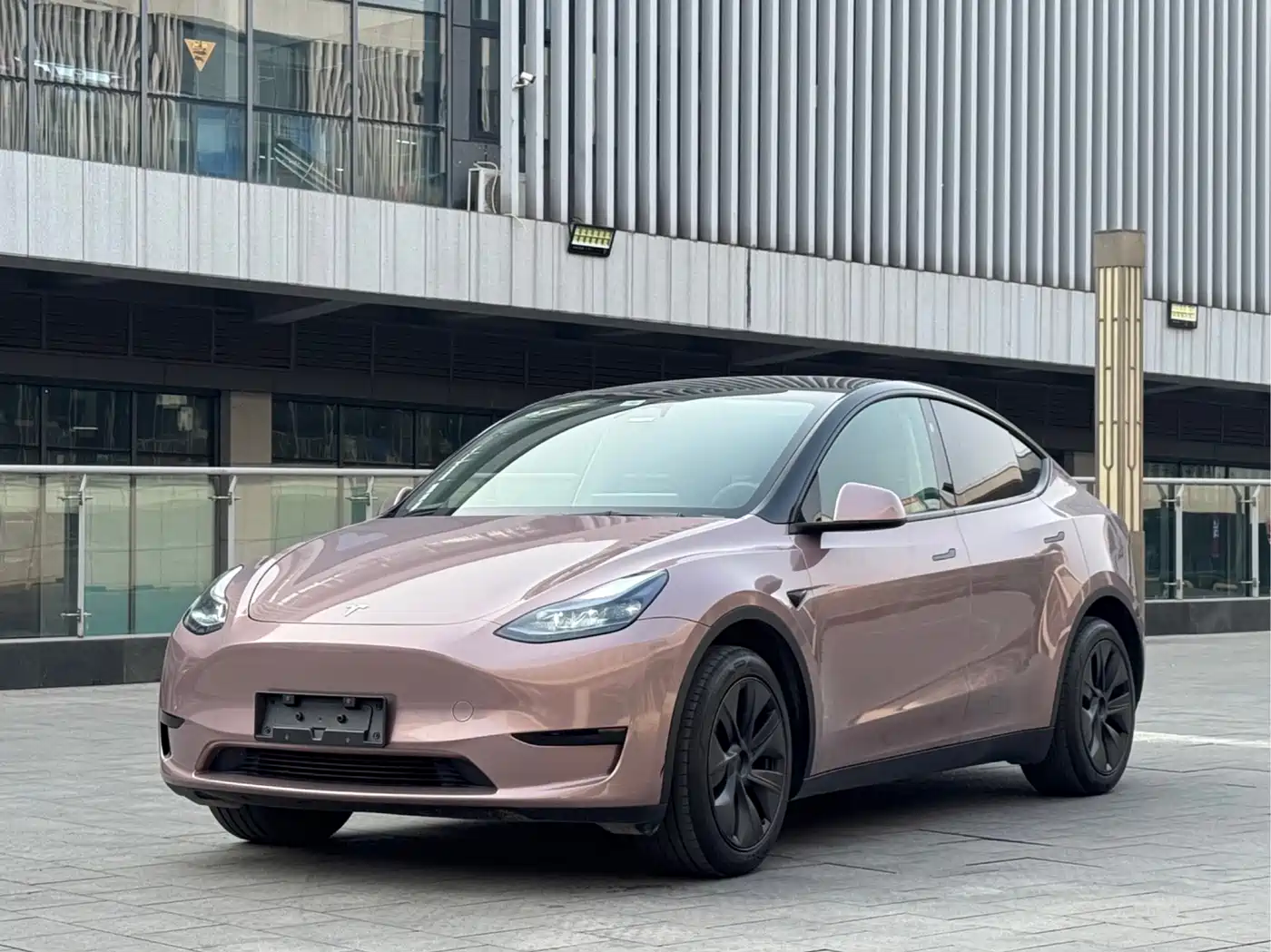 TESLA MODEL Y
