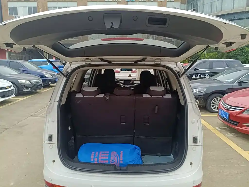 Photo 19 - Baojun 730