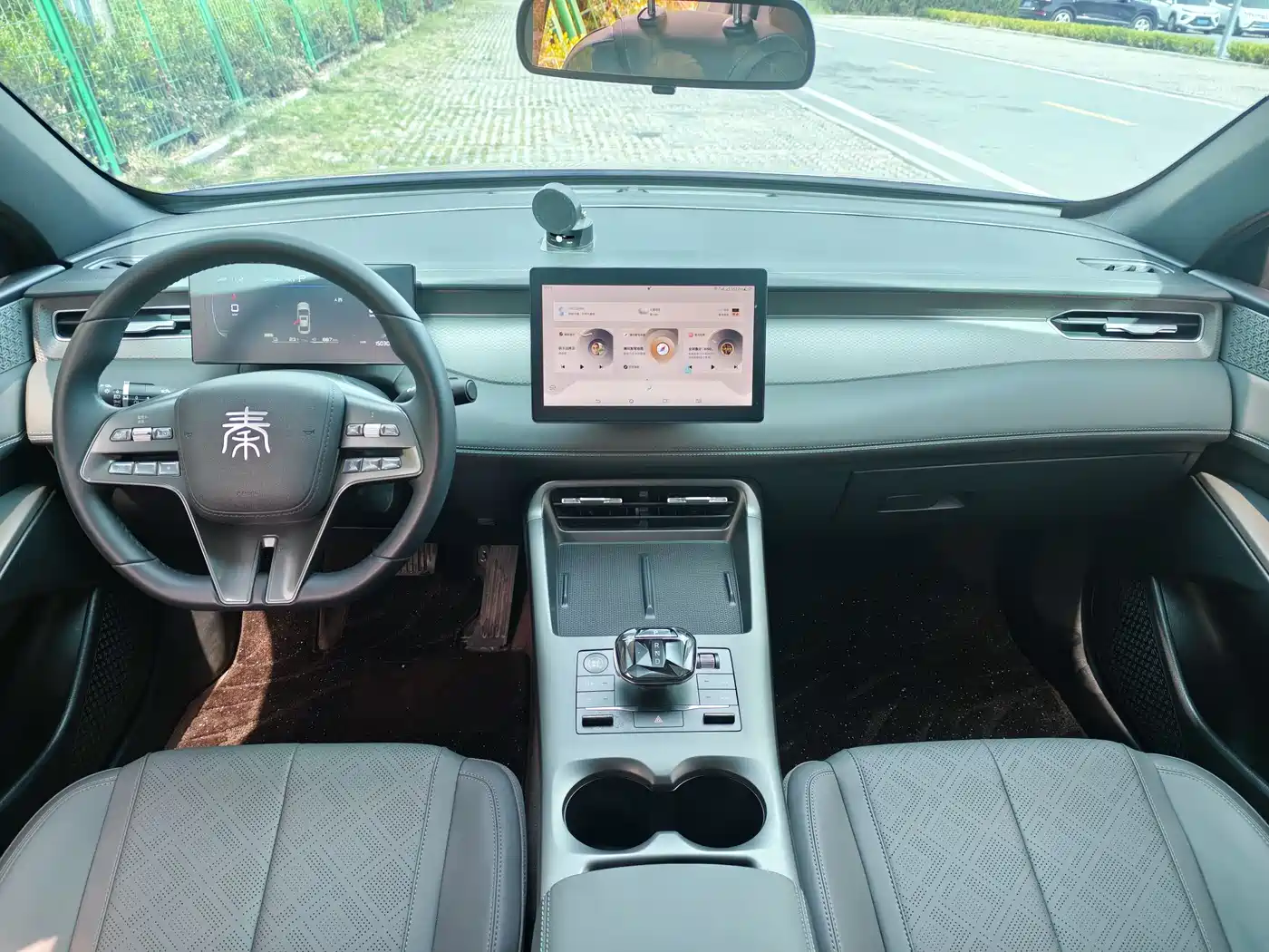 BYD Qin PLUS 2025 DM-i Smart Drive 55KM Leader фото 4