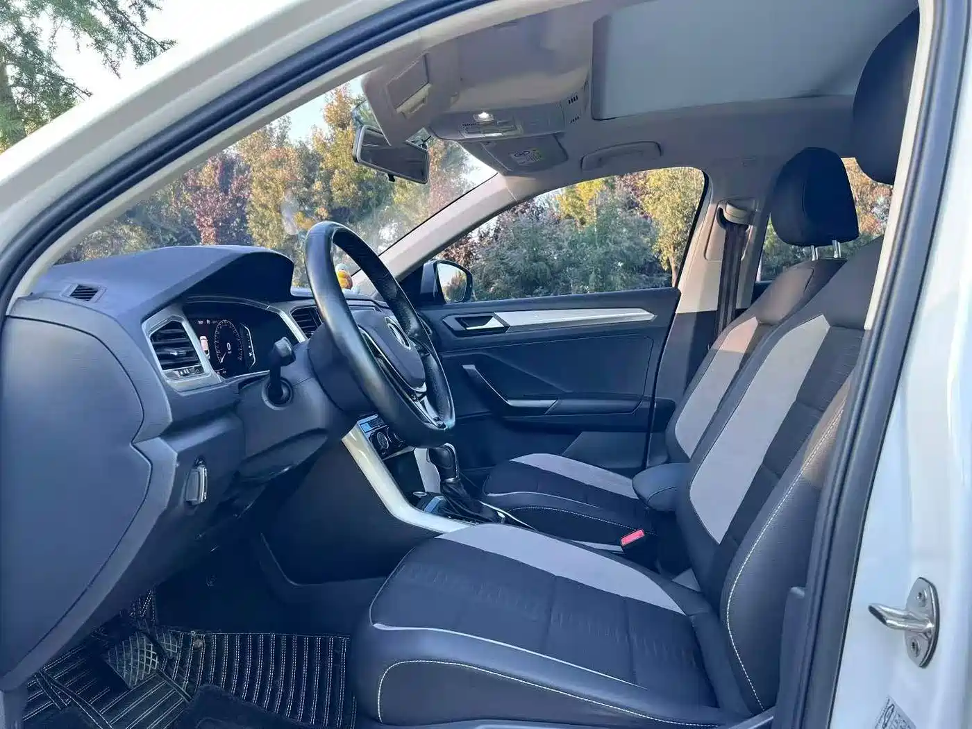Volkswagen T-Roc, миниатюра 4