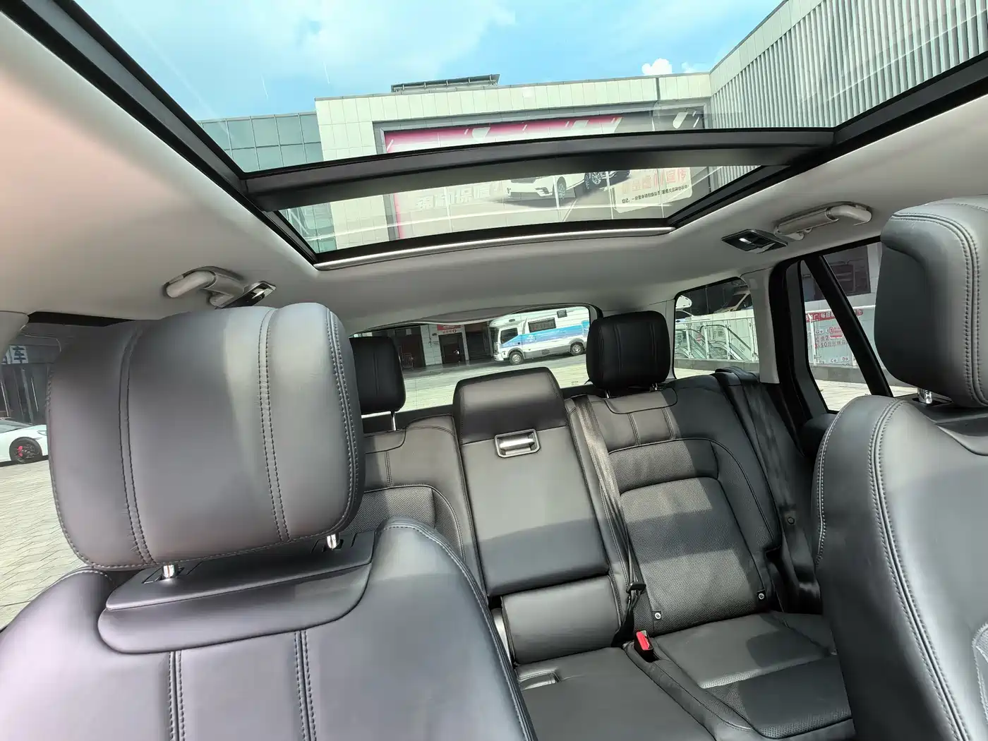 Land Rover Range Rover 2019 3.0 SCV6 Heritage Edition фото 12