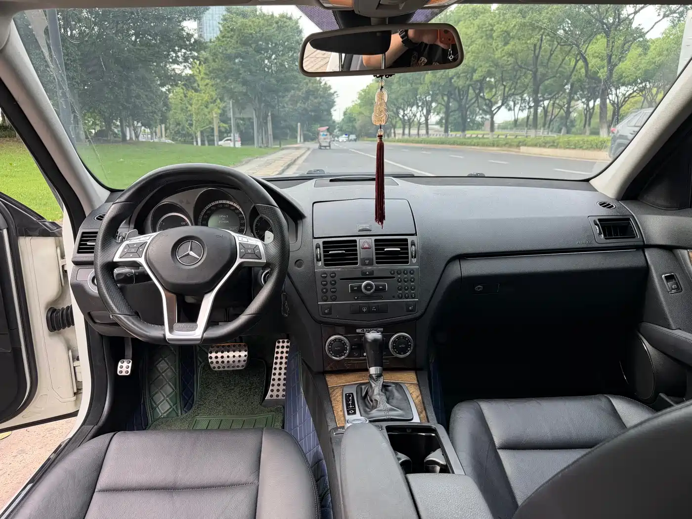 Photo 14 - Mercedes-Benz C-Class