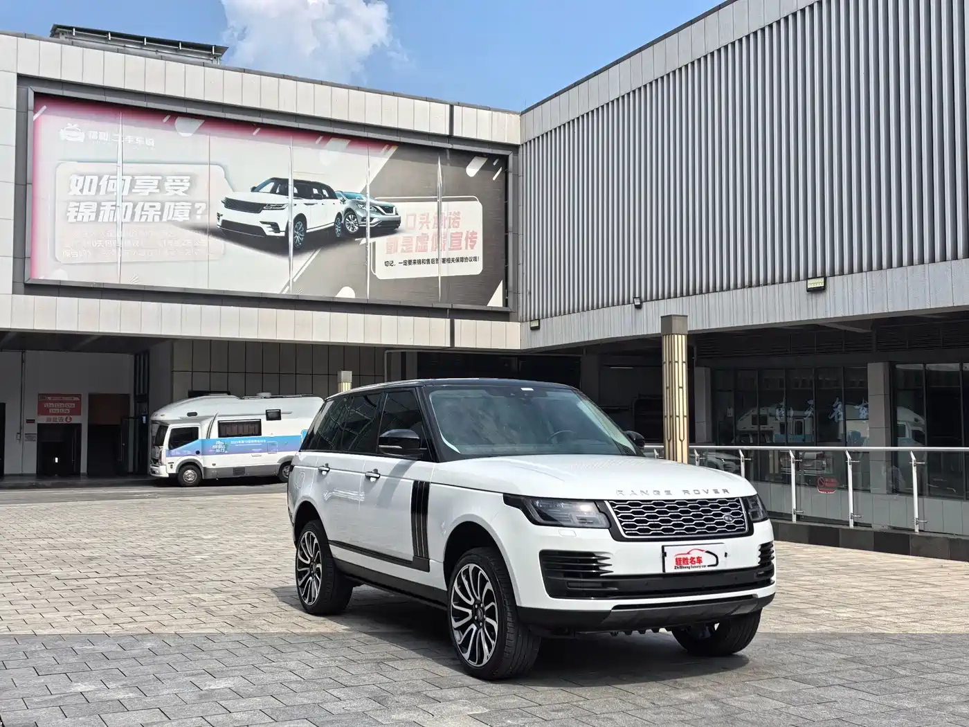Land Rover Range Rover 2019 3.0 SCV6 Heritage Edition фото 2
