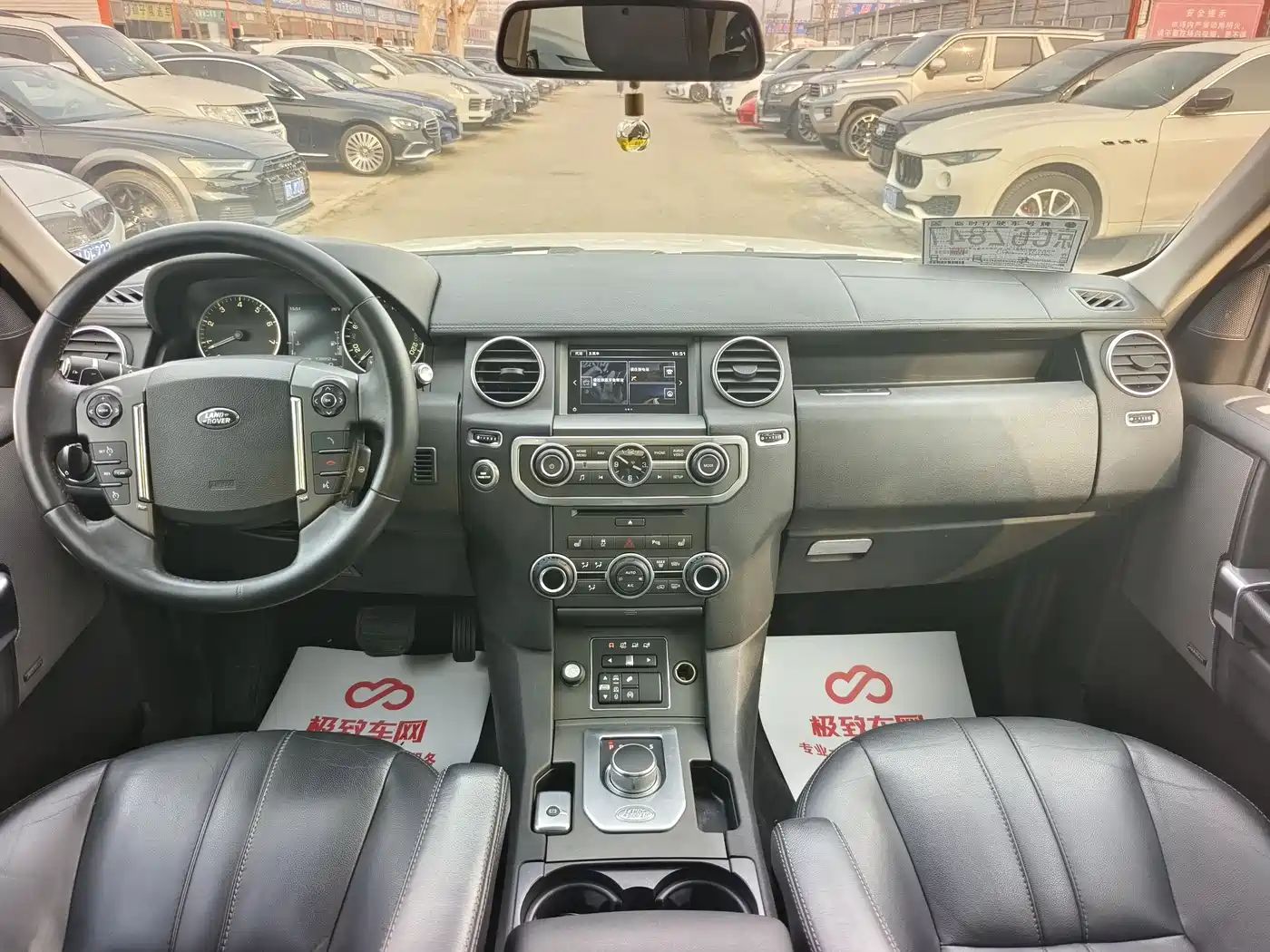 Land Rover Discovery 2015 3.0 SC V6 SE фото 11