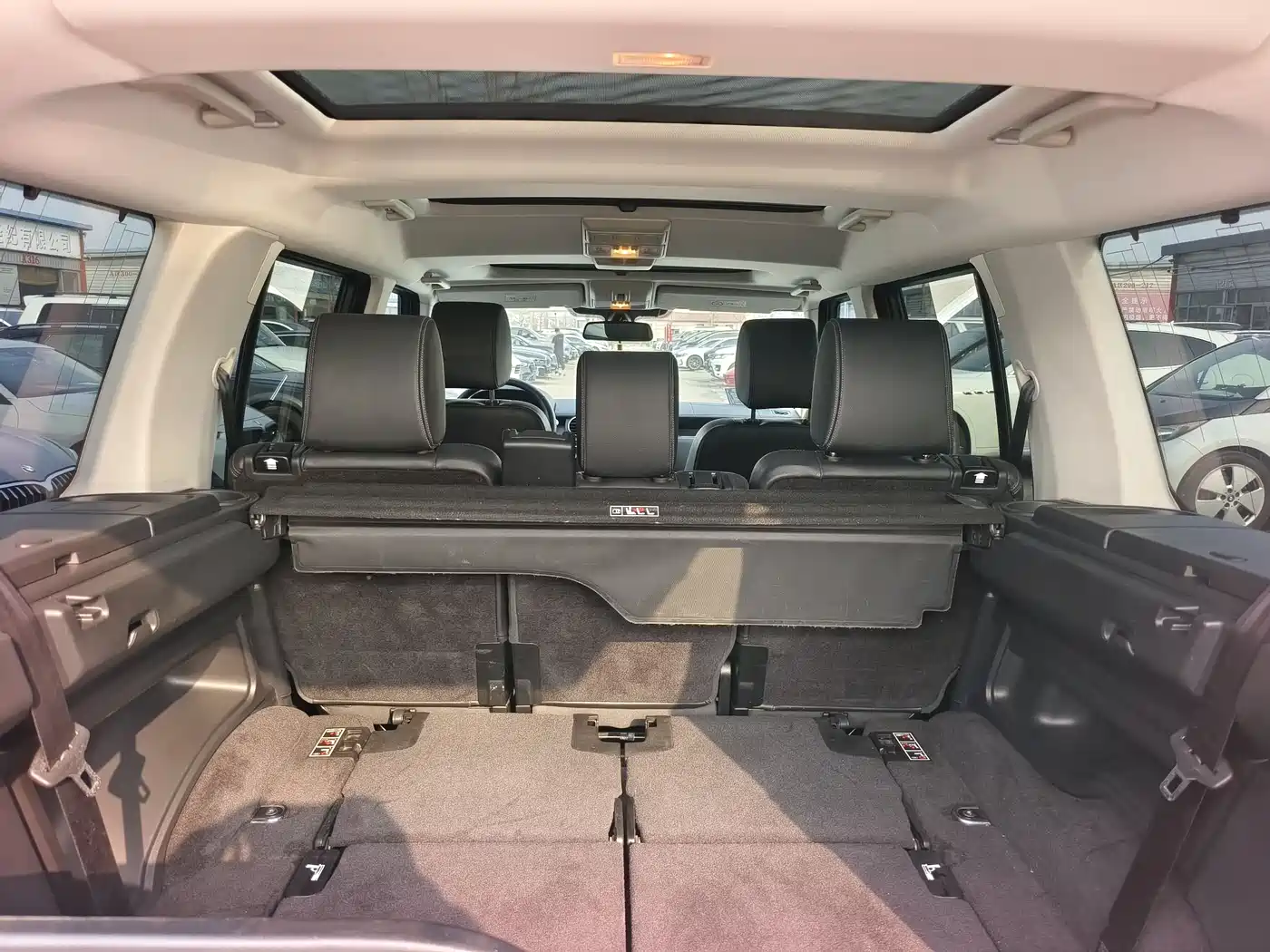 Land Rover Discovery 2015 3.0 SC V6 SE фото 9