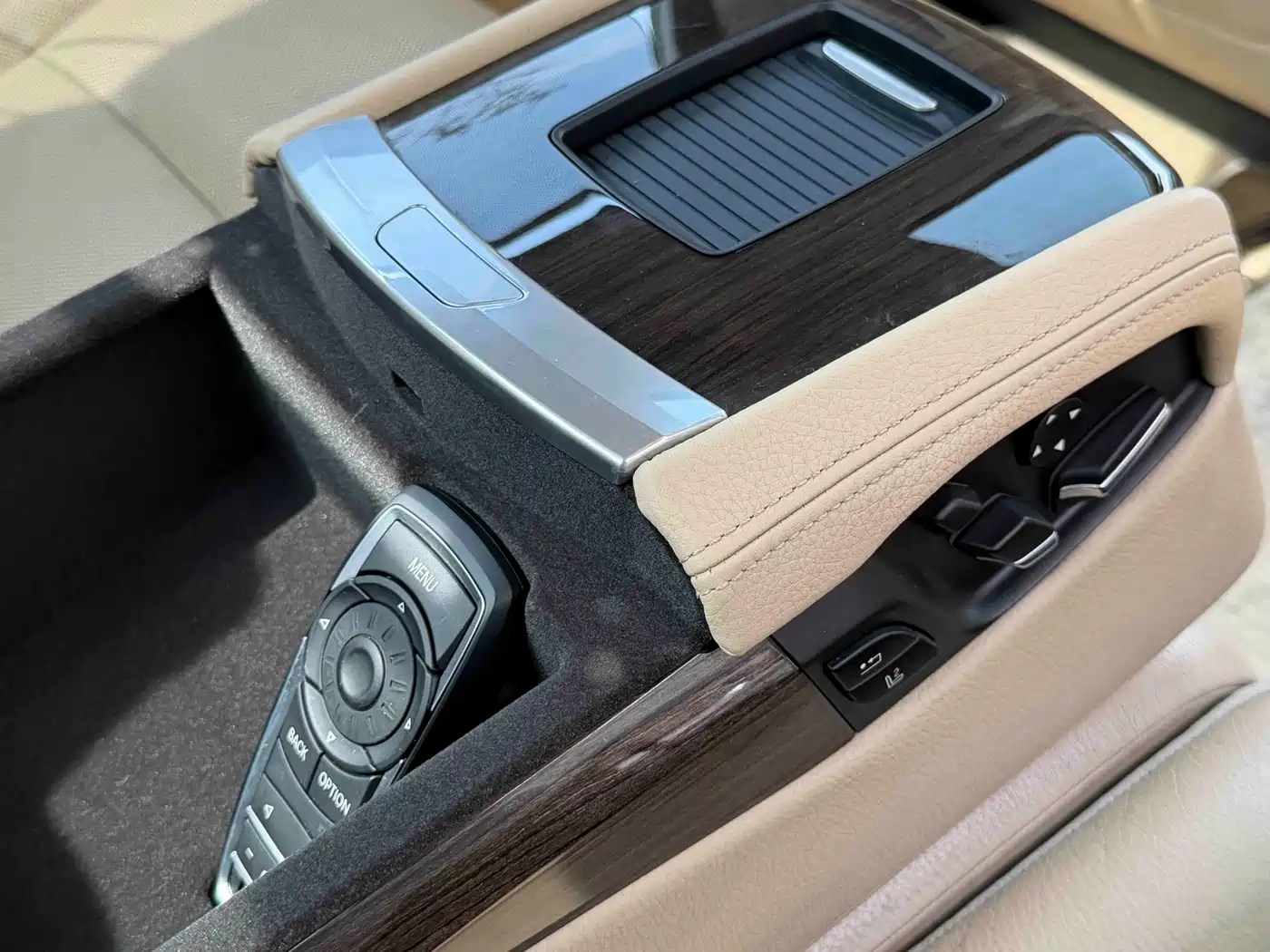 BMW 7 Series 2009 740Li Luxury фото 14