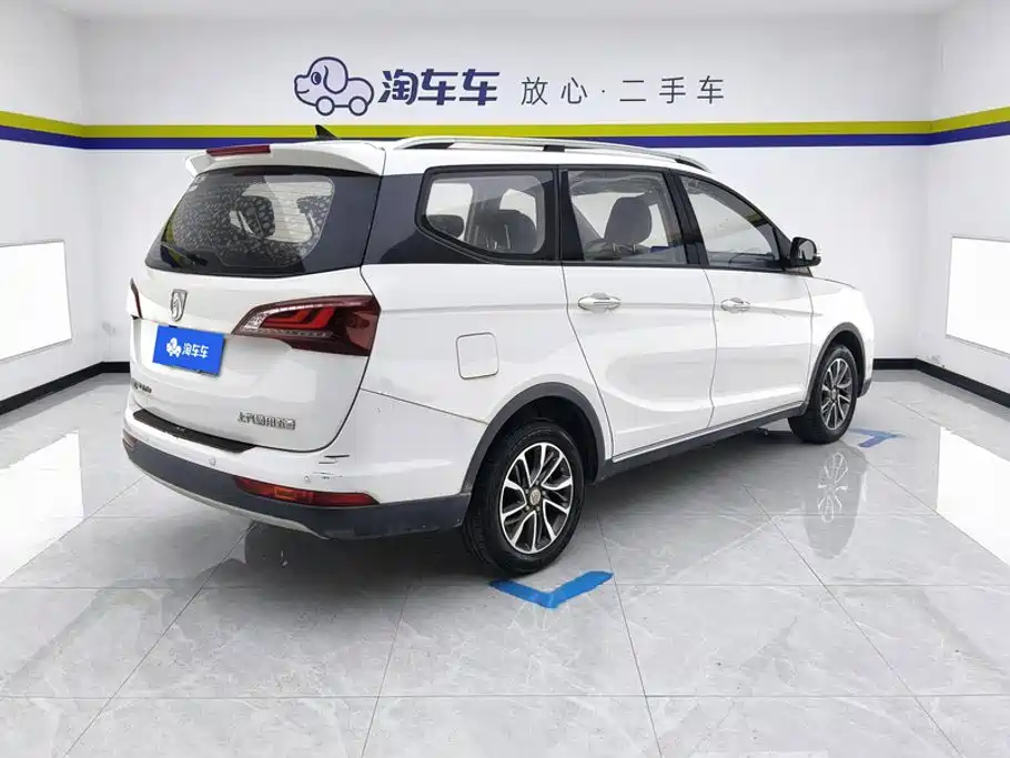 Baojun 730 2020 2019 1.5T CVT Flagship Edition 7-Seater China VI