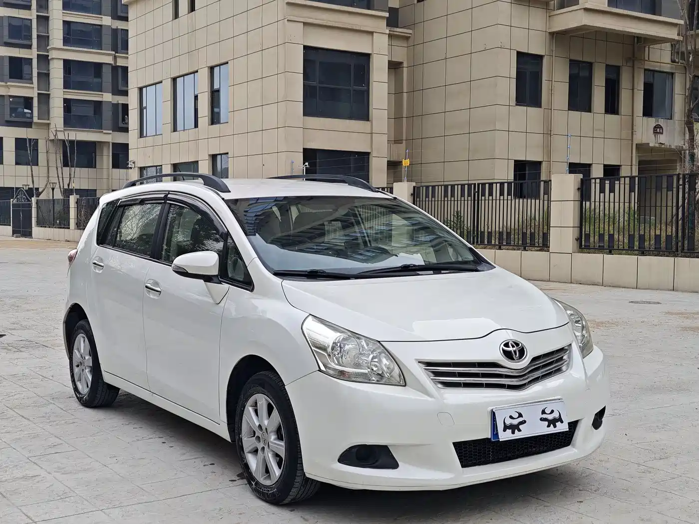 Toyota E'Z 2014 Xingyao 180E CVT Elite фото 3