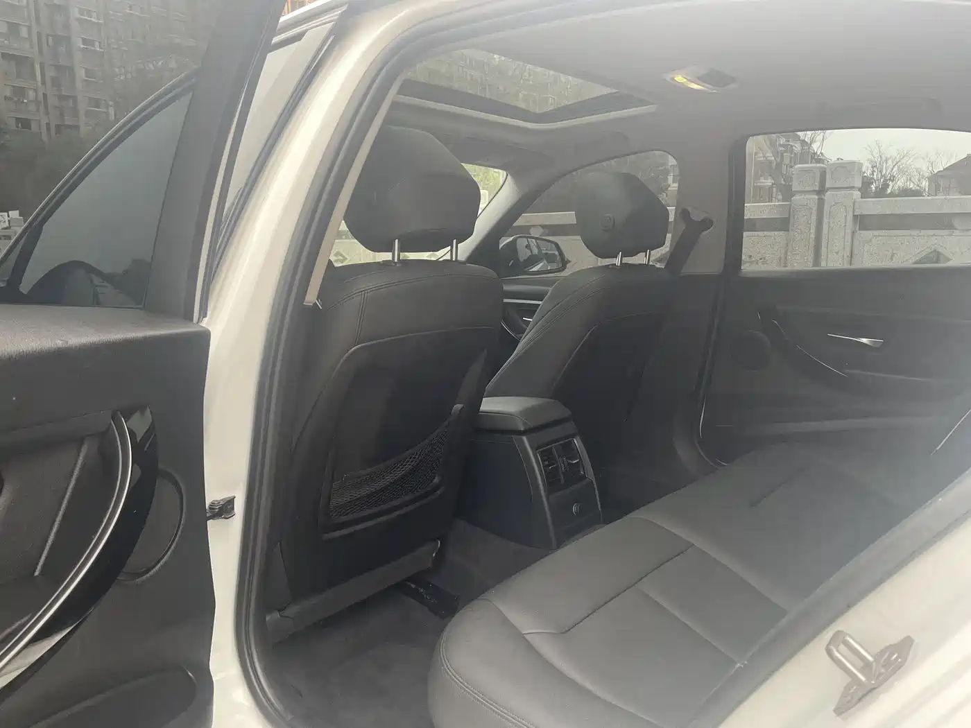 BMW 3 Series 2018 318Li фото 8
