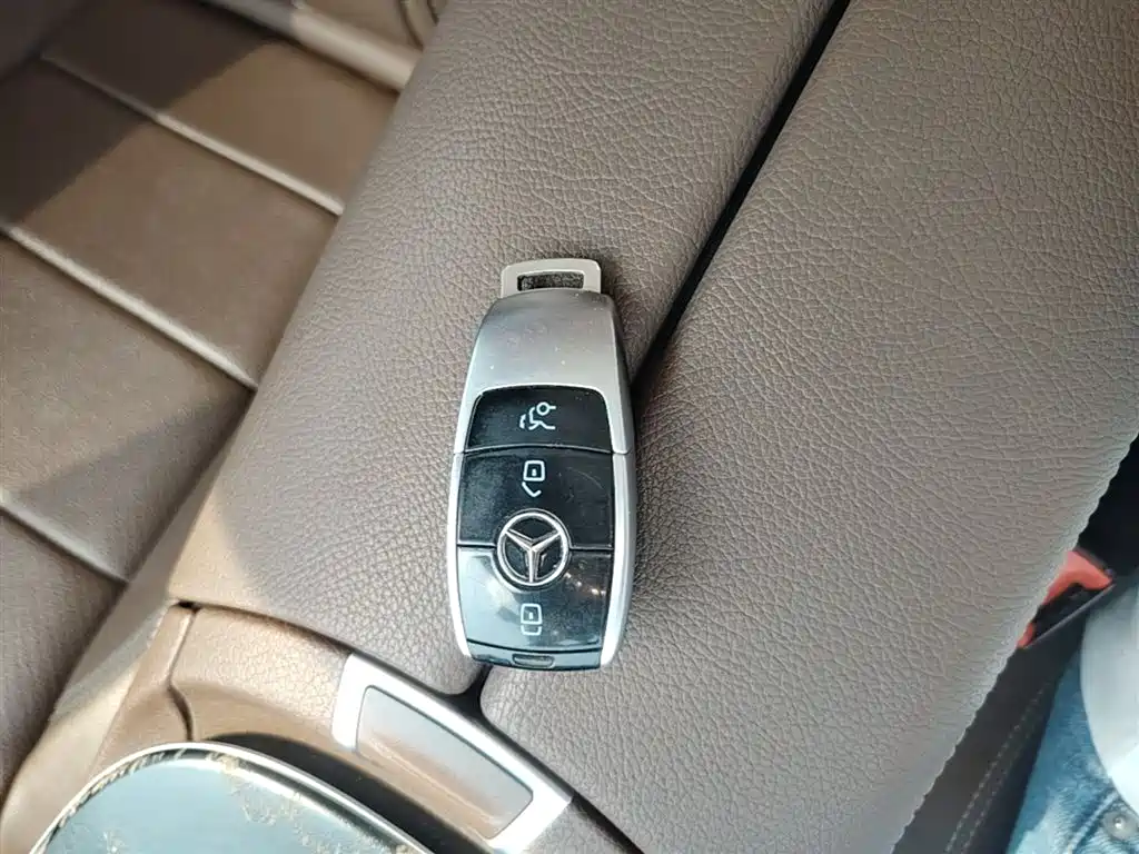 Mercedes-Benz E-Class 2019 E 300 L Sport Fashion фото 9