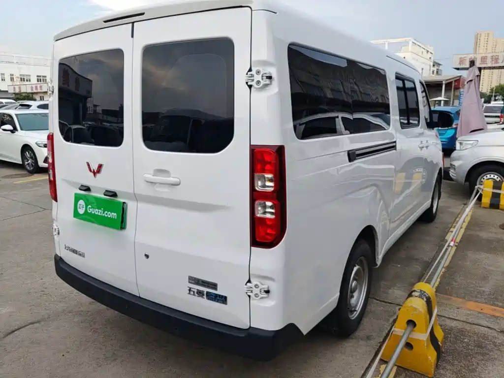 Wuling Motors Wuling Yangguang 2025 2024 300KM Comfort Bus Version 75kW