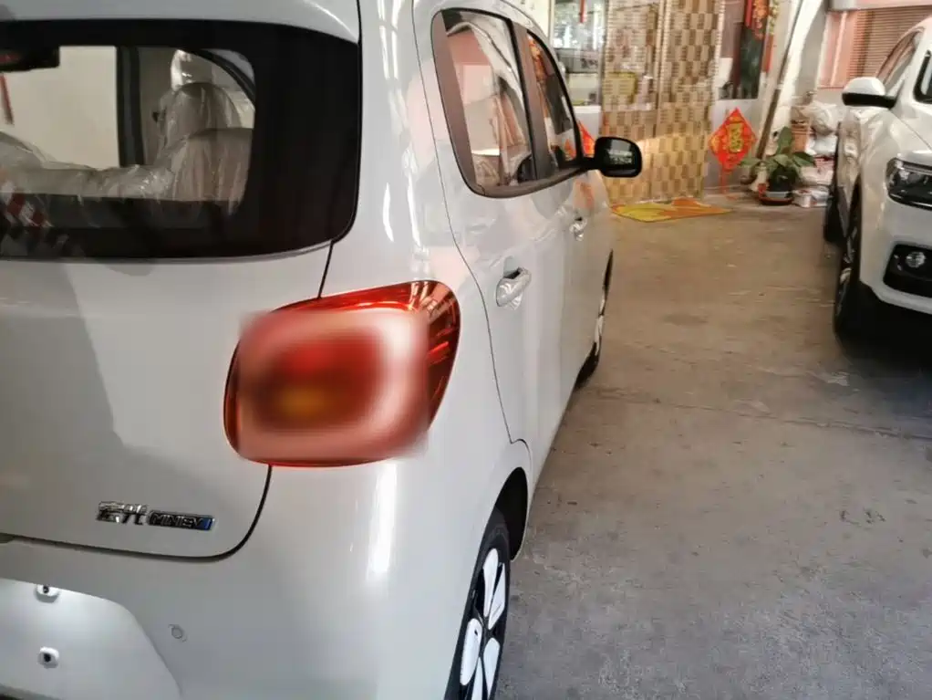Wuling Motors Hongguang MINIEV 2026 2025 4-Door Advanced