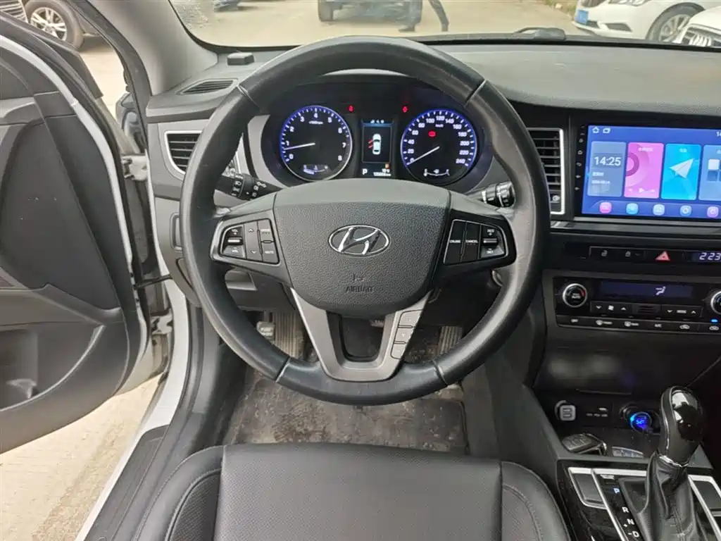 Hyundai Mistra 2014 1.8L Auto Premium DLX фото 11