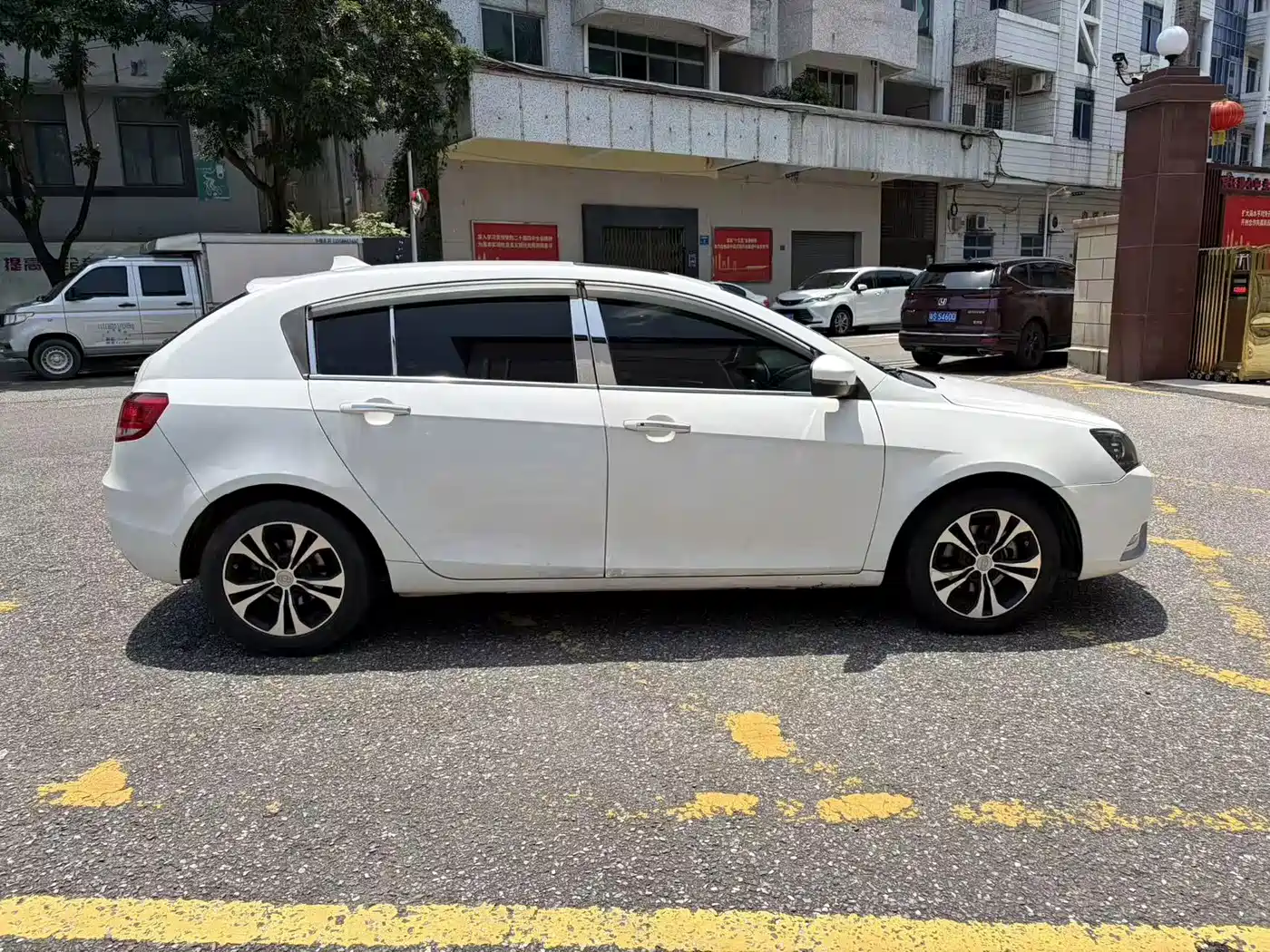Photo 4 - Geely Emgrand