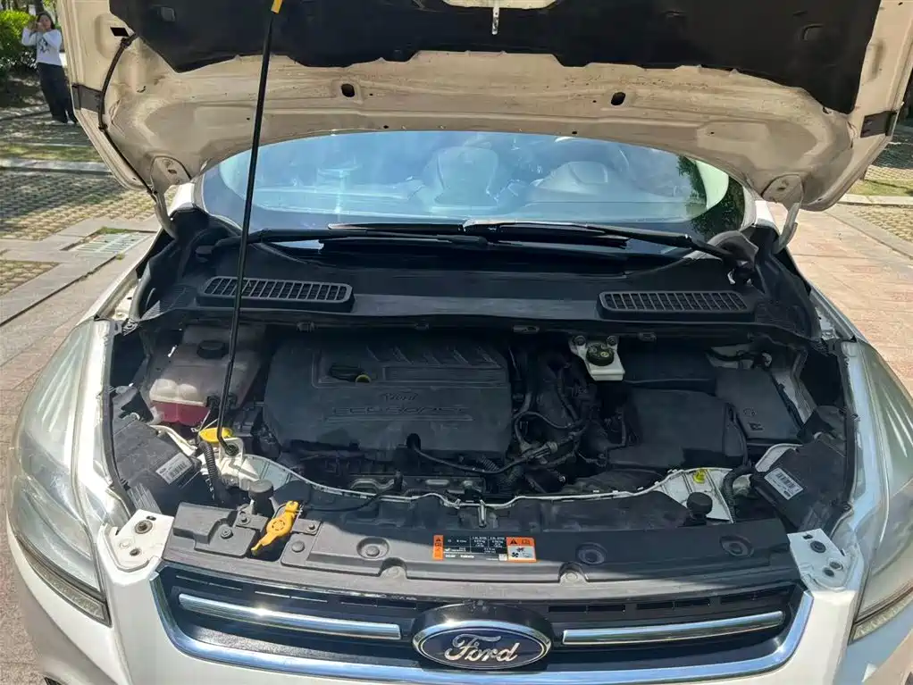 Фото 16 - Ford Kuga