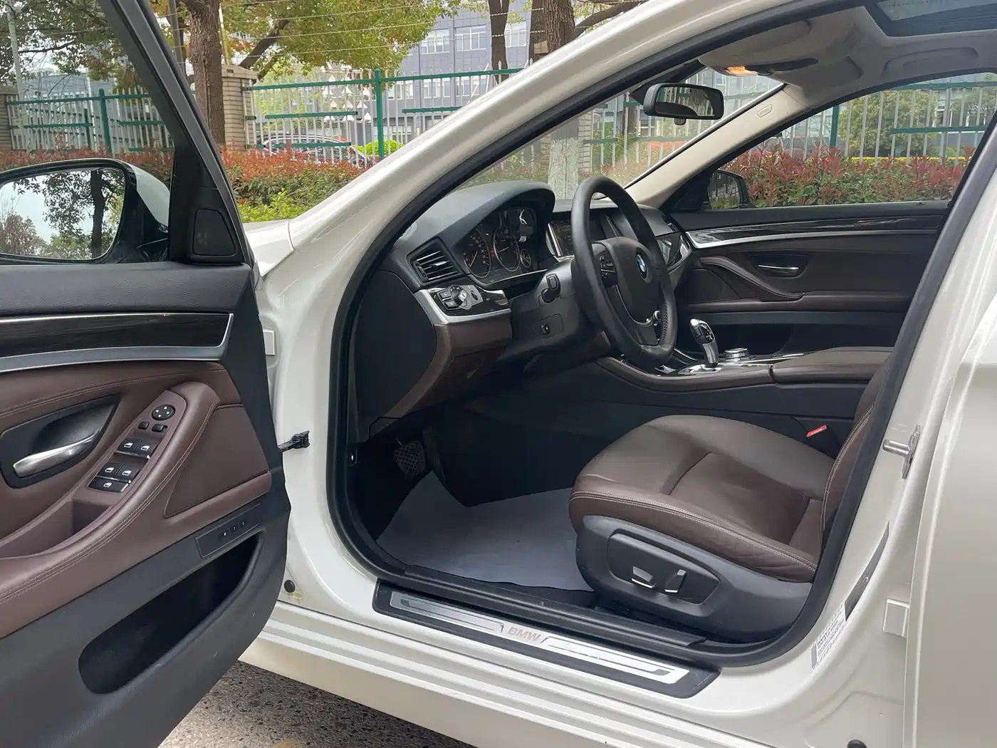 BMW 5 Series 2014 525Li Luxury Design Package фото 5