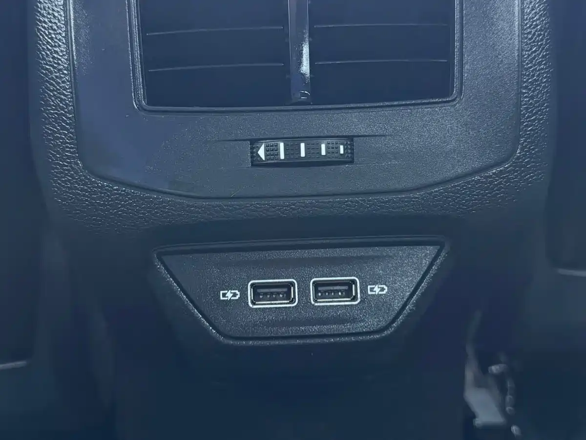 VOLKSWAGEN T-ROC EXPLORING SONGS