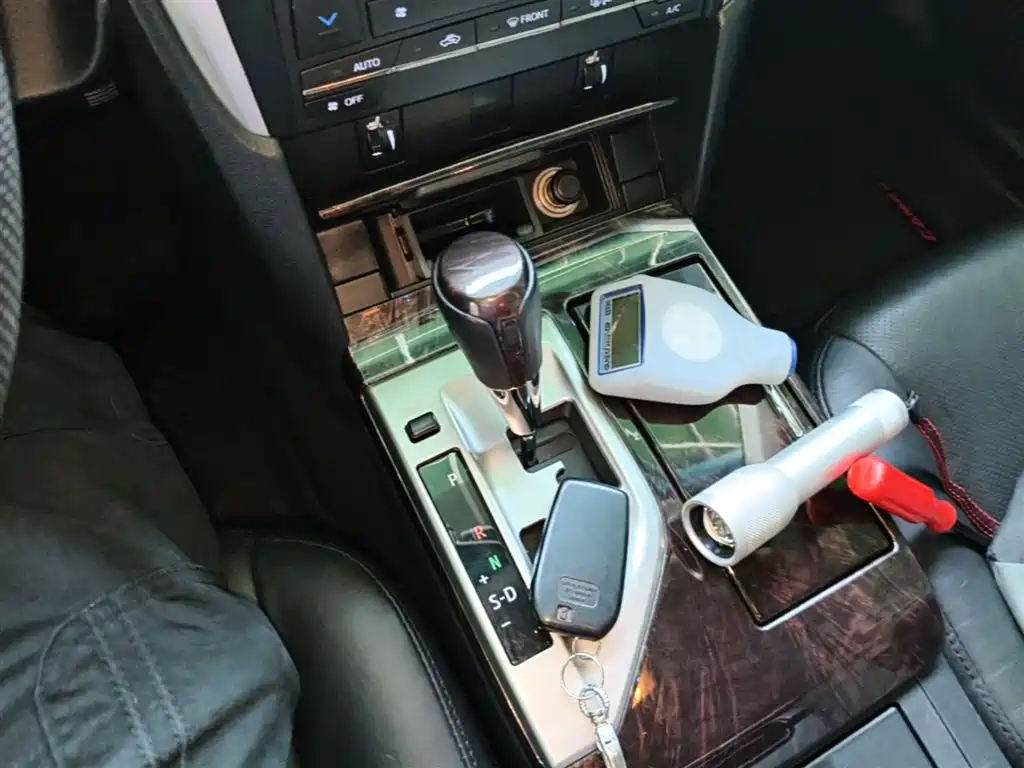 Toyota Camry 2015 2.5G Luxury Navigation Edition фото 14