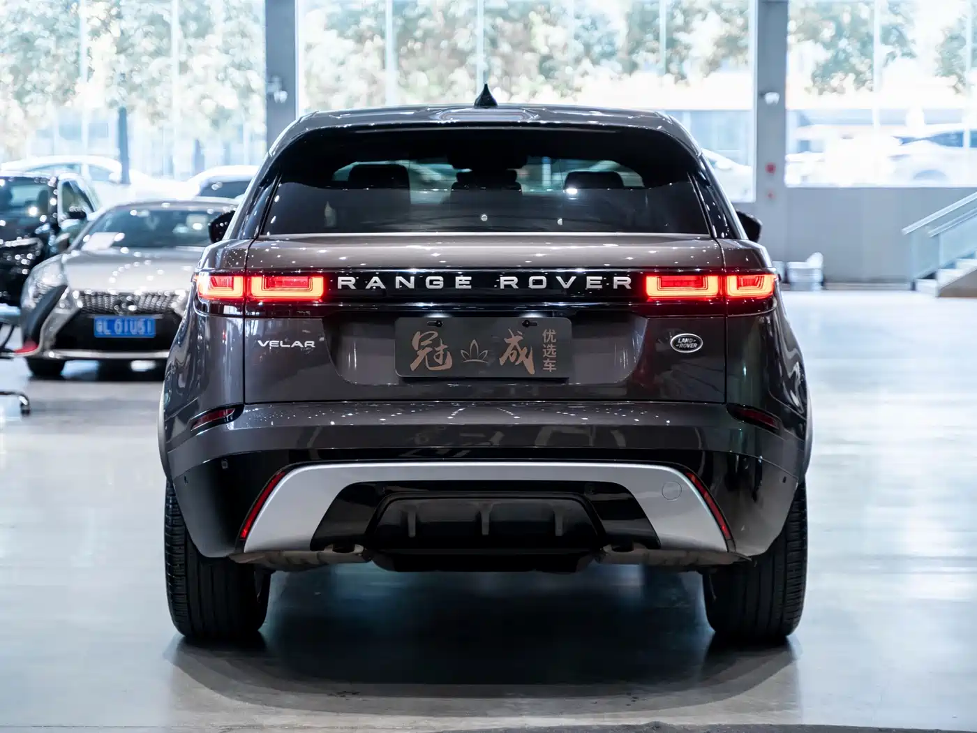 Land Rover Range Rover Velar 2022 250PS Golden Collector's Edition фото 4
