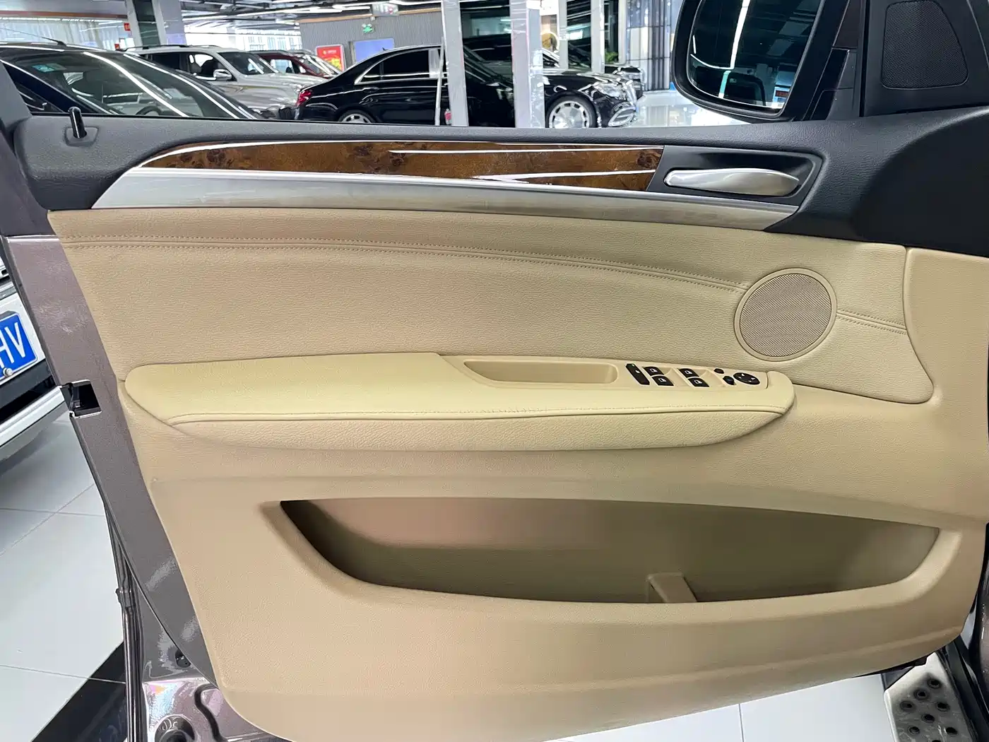 BMW X5 (Import) 2011 xDrive35i Leading Edition фото 32