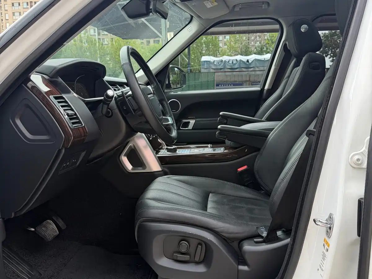 Photo 8 - Land Rover Range Rover